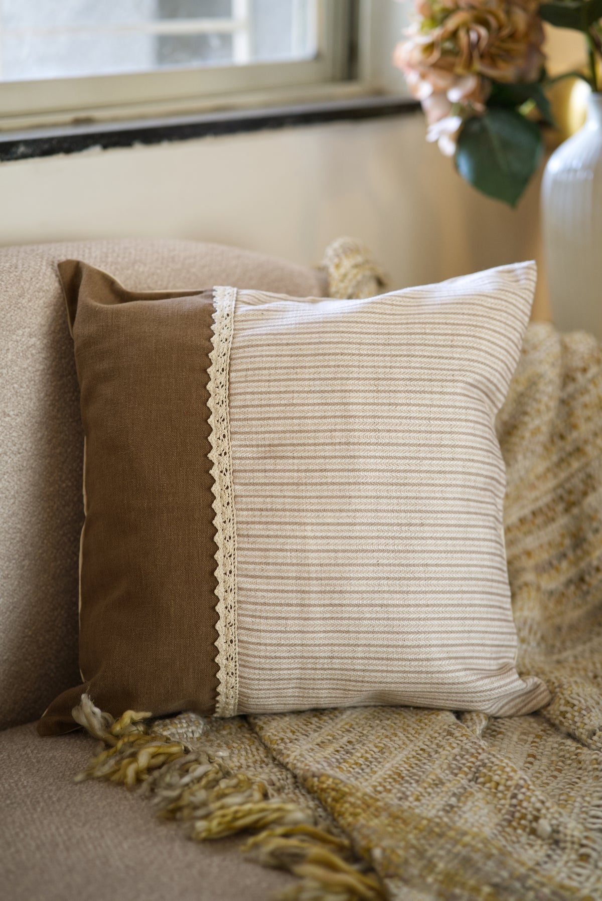The Cocoa and cream Cushion set