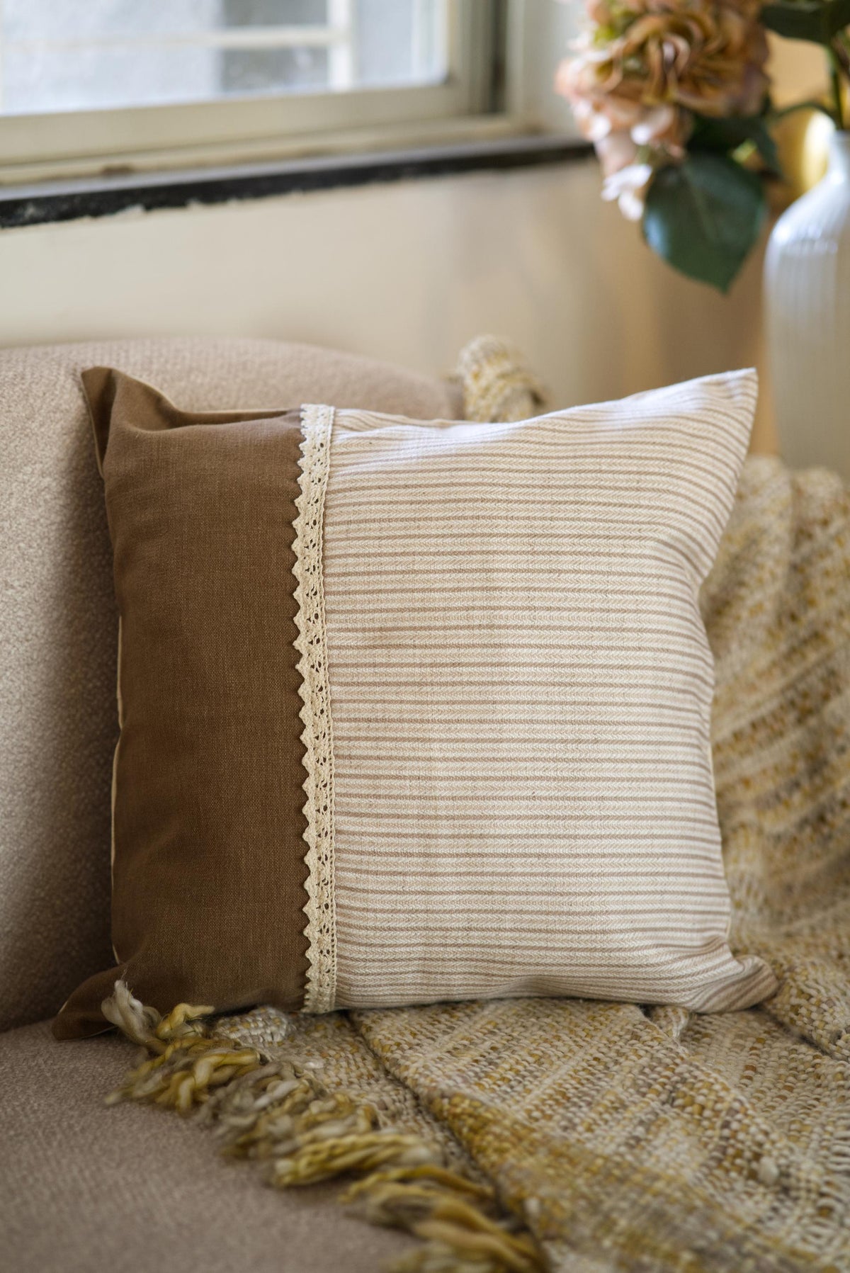 The Cocoa and cream Cushion set