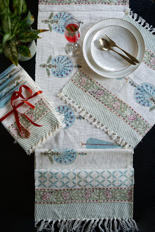 The Sky petalled - Runner and Mat set