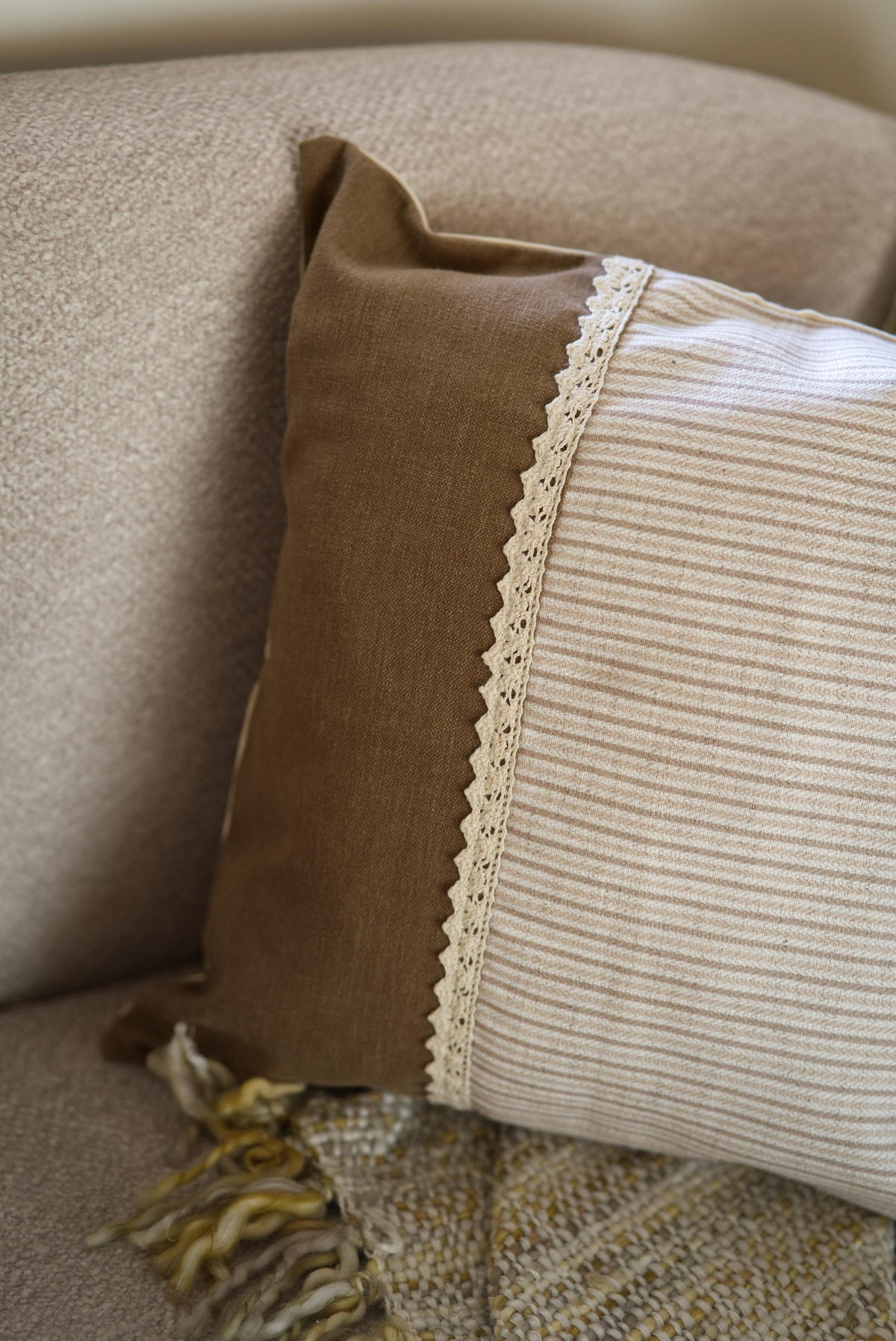 The Cocoa and cream Cushion set